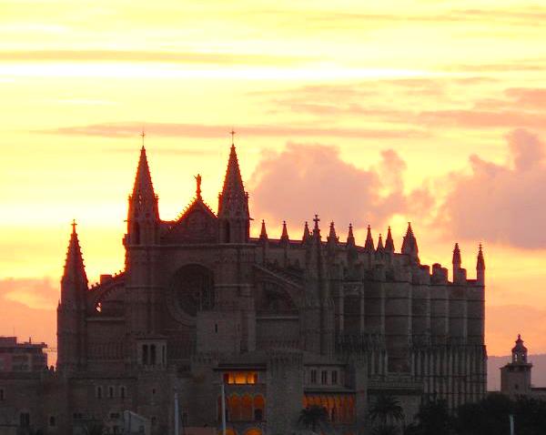 Catedral de Mallorca at sunrise